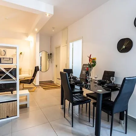 Modern Central Daire